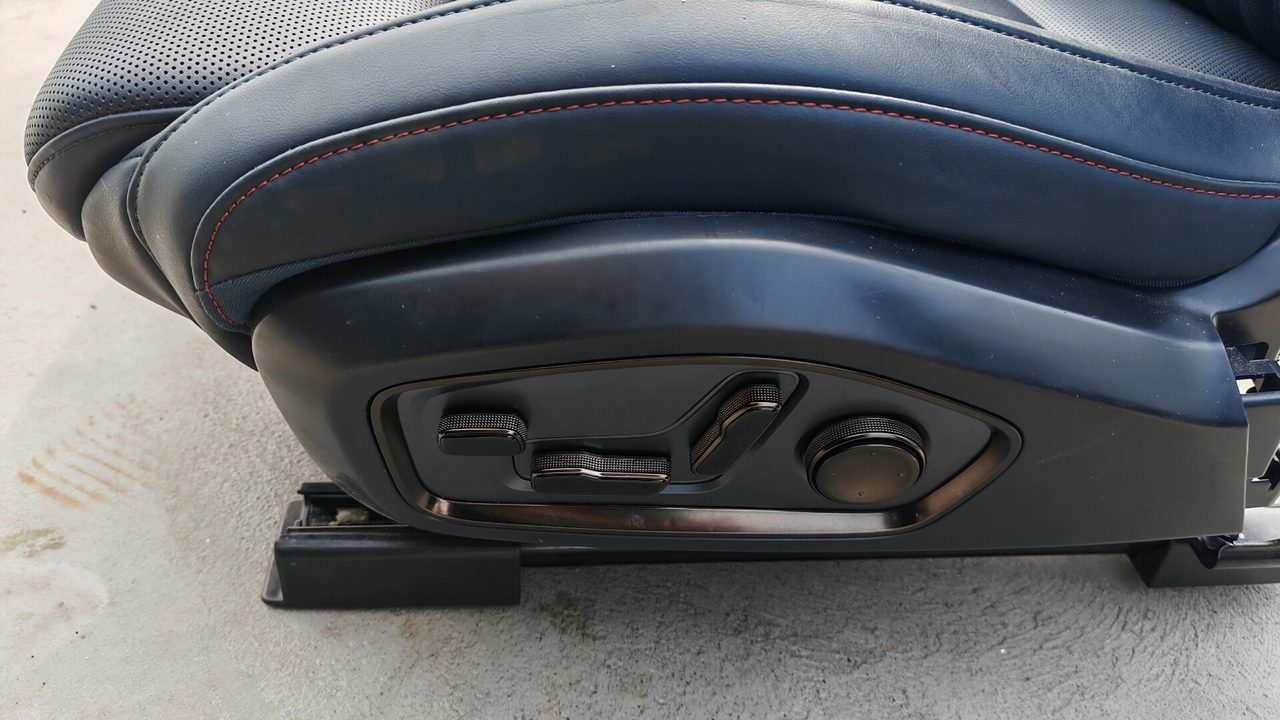 JiKr001 OEM front seats, both driver and passenger, with electric adjustment