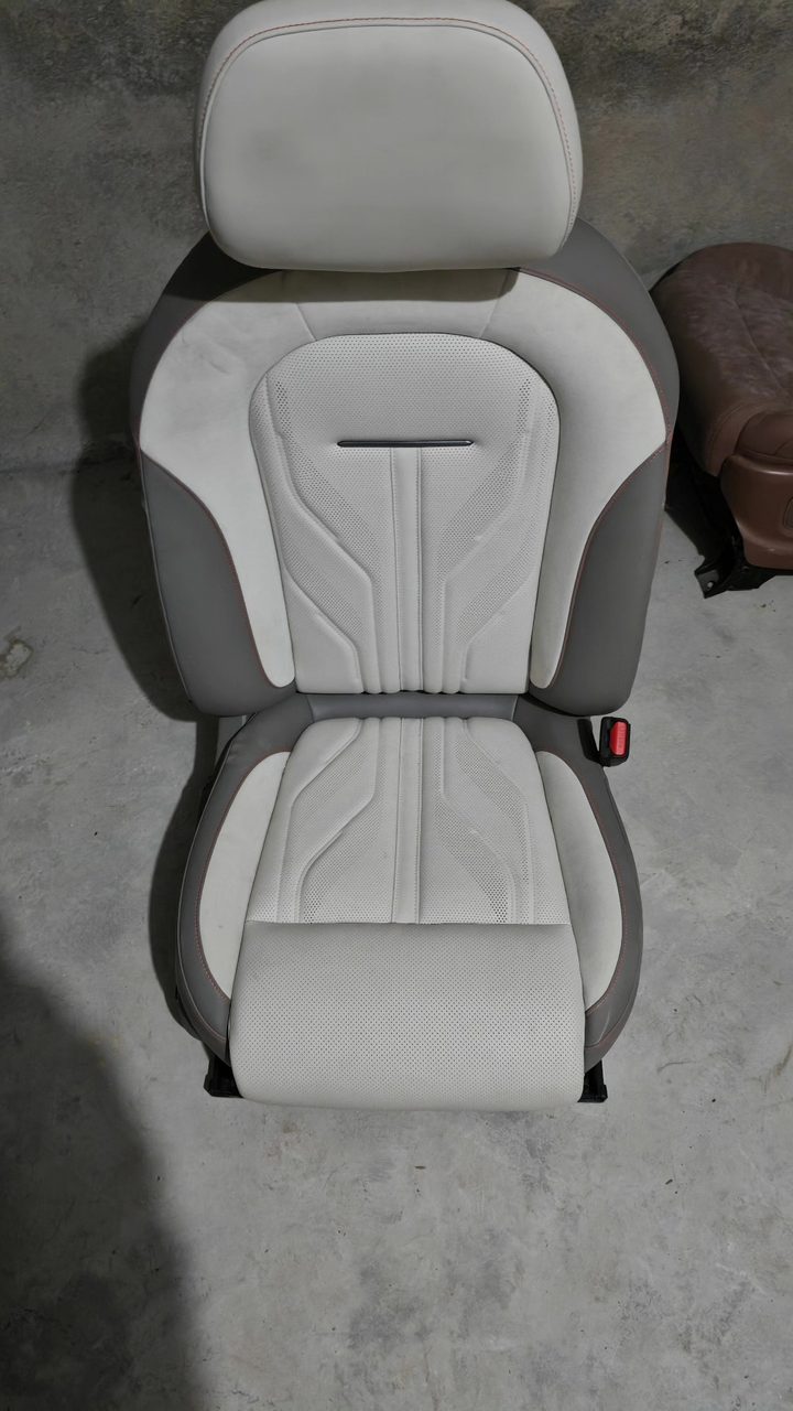 ZEEKR 007 Driver & Passenger Seat, OEM, with Headrest Lumbar Support, Leather Surface Clean
