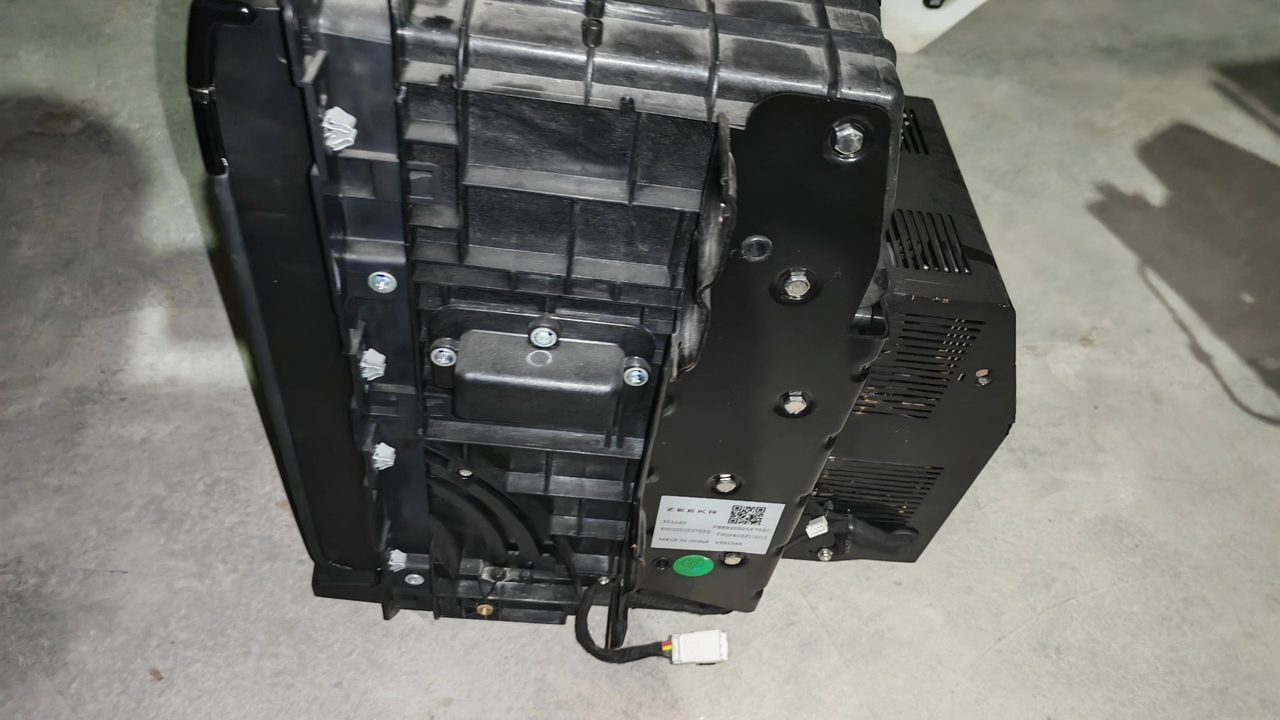 ZEEKR 009 On-Board Refrigerator, OEM