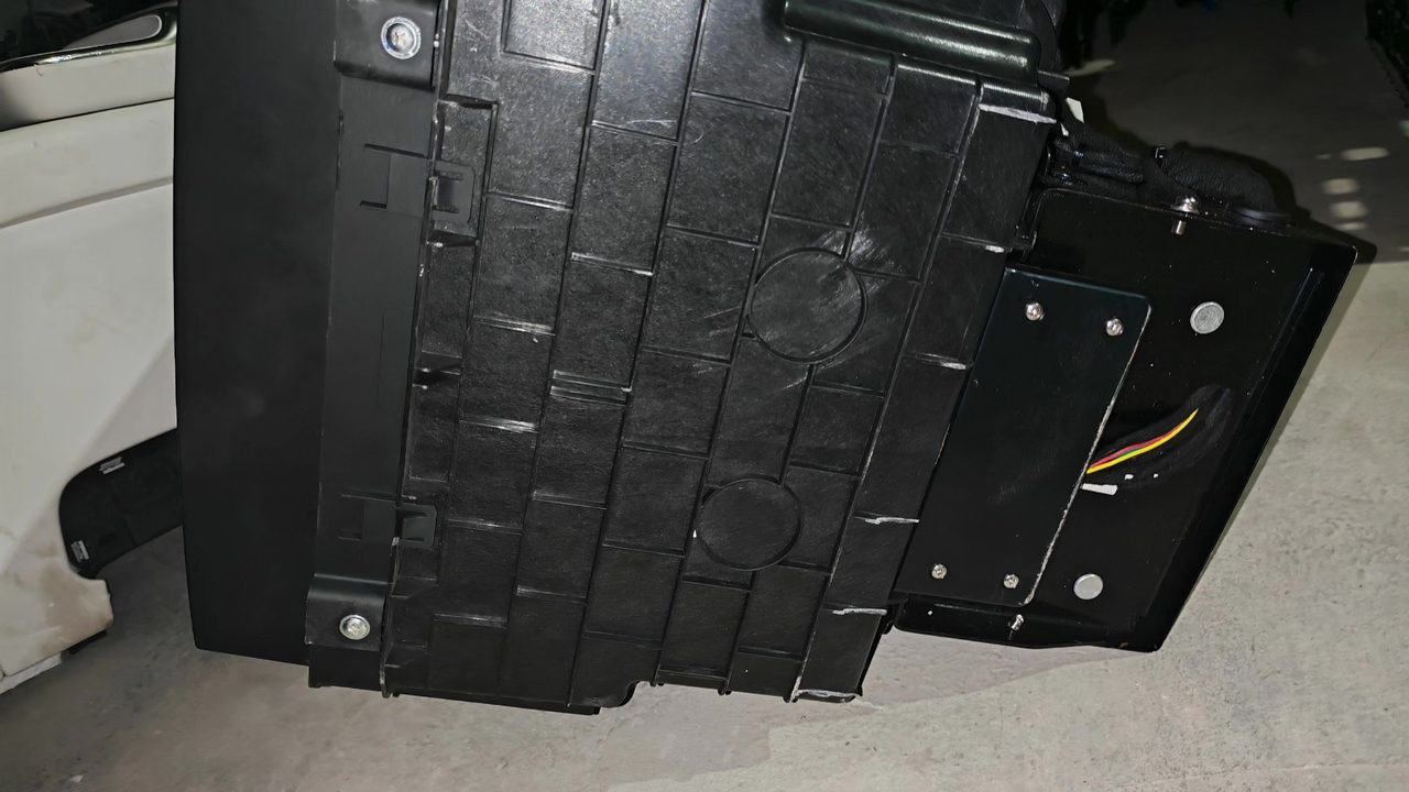 ZEEKR 009 On-Board Refrigerator, OEM