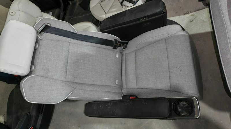 ZEEKR 009 Middle Row Seat