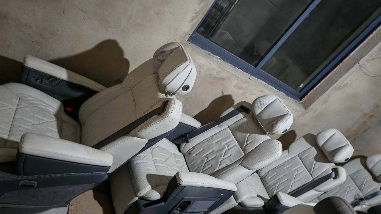 ZEEKR 009 Middle Row Seat, OEM, Beige Leather, with Ventilation Heating Massage