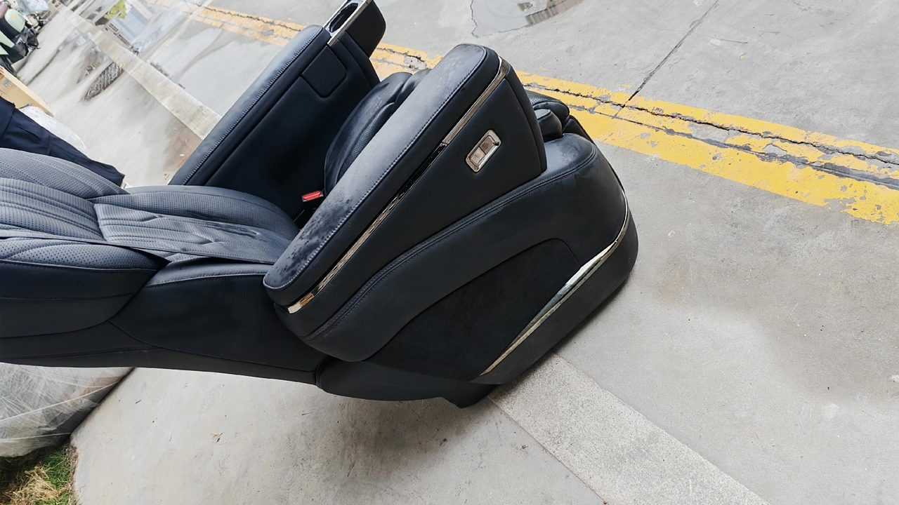 Pole Krypton 009 middle row seat, OEM, black leather surface, with electric adjustment, ventilation heating