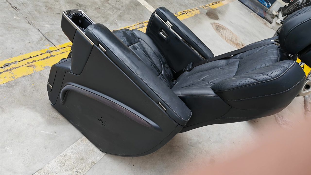 Pole Krypton 009 middle row seat, OEM, black leather surface, with electric adjustment, ventilation heating