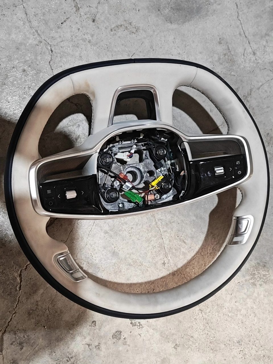 JiKr 9X OEM steering wheel with multi-function buttons